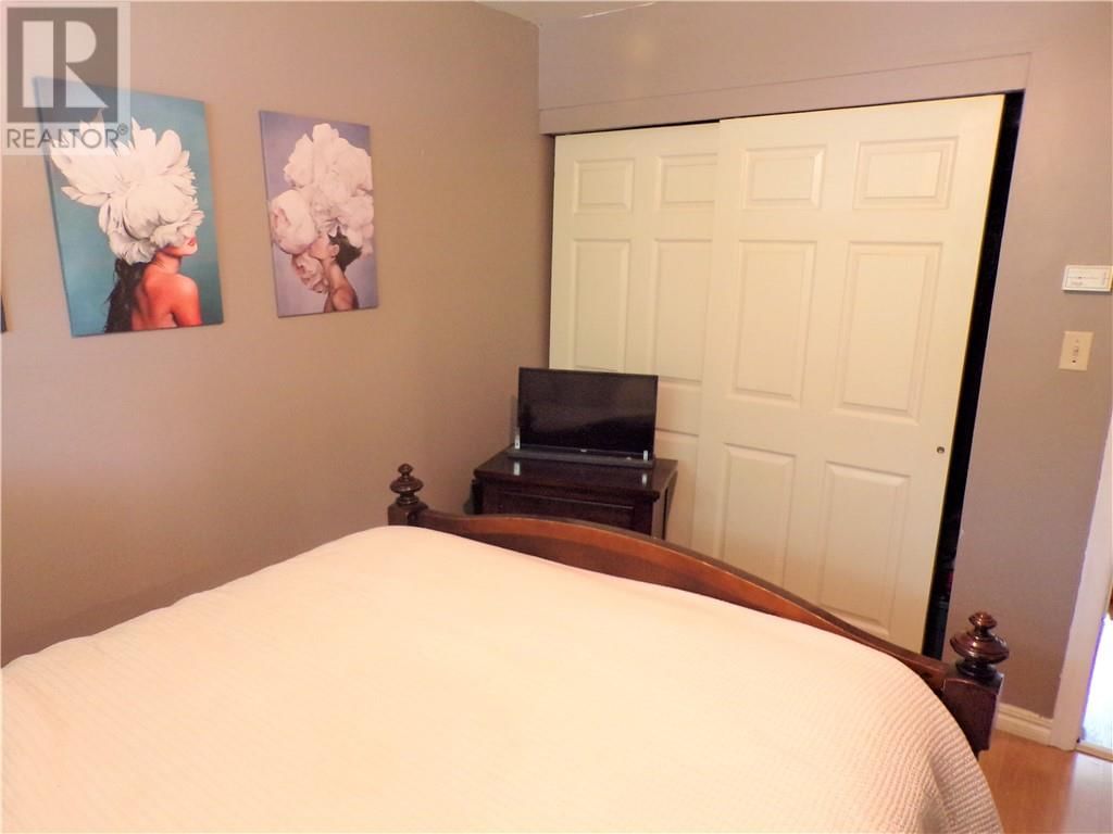 413 CULVER CRESCENT Image 36