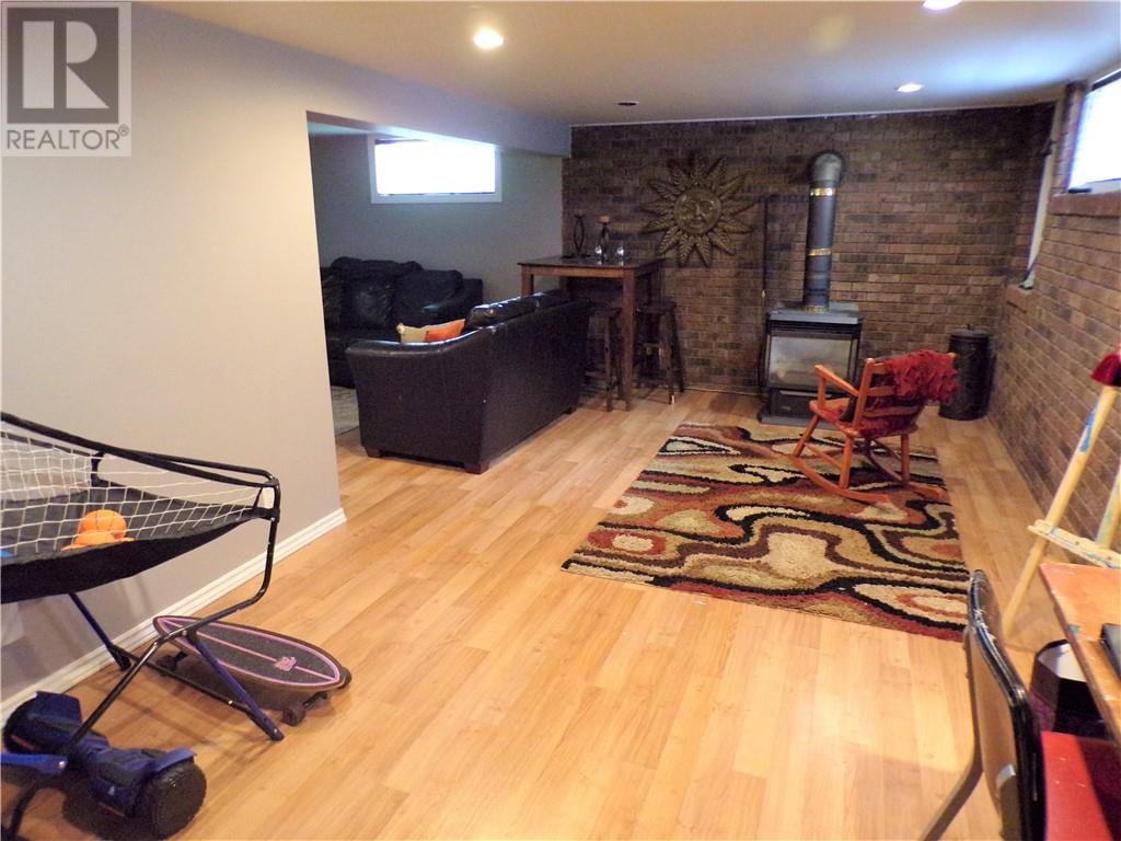 413 CULVER CRESCENT Image 41
