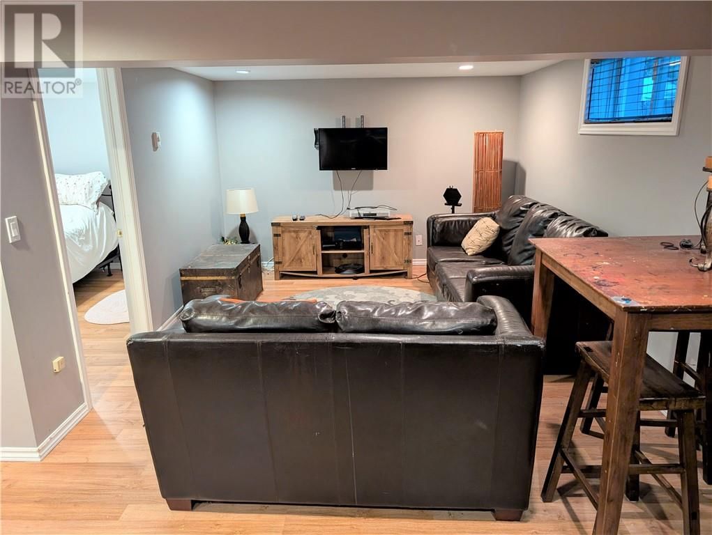 413 CULVER CRESCENT Image 43
