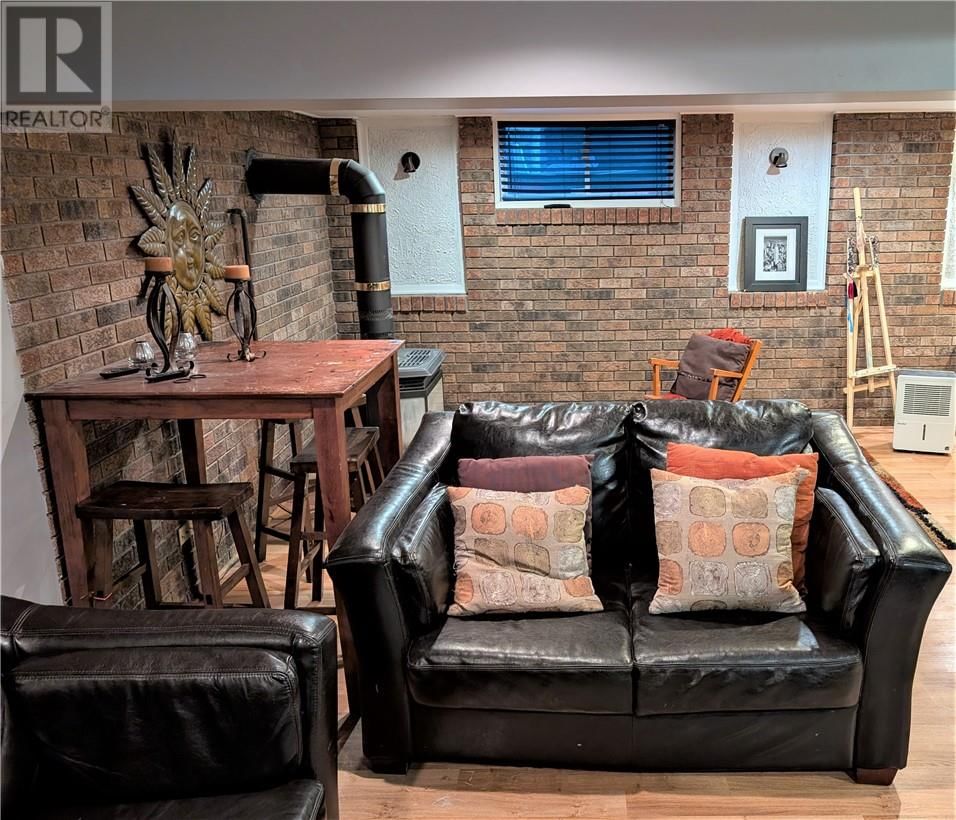 413 CULVER CRESCENT Image 44