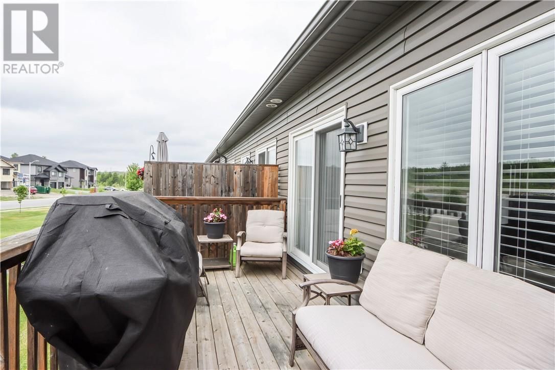 28 - 1500 MONTROSE AVENUE Image 61