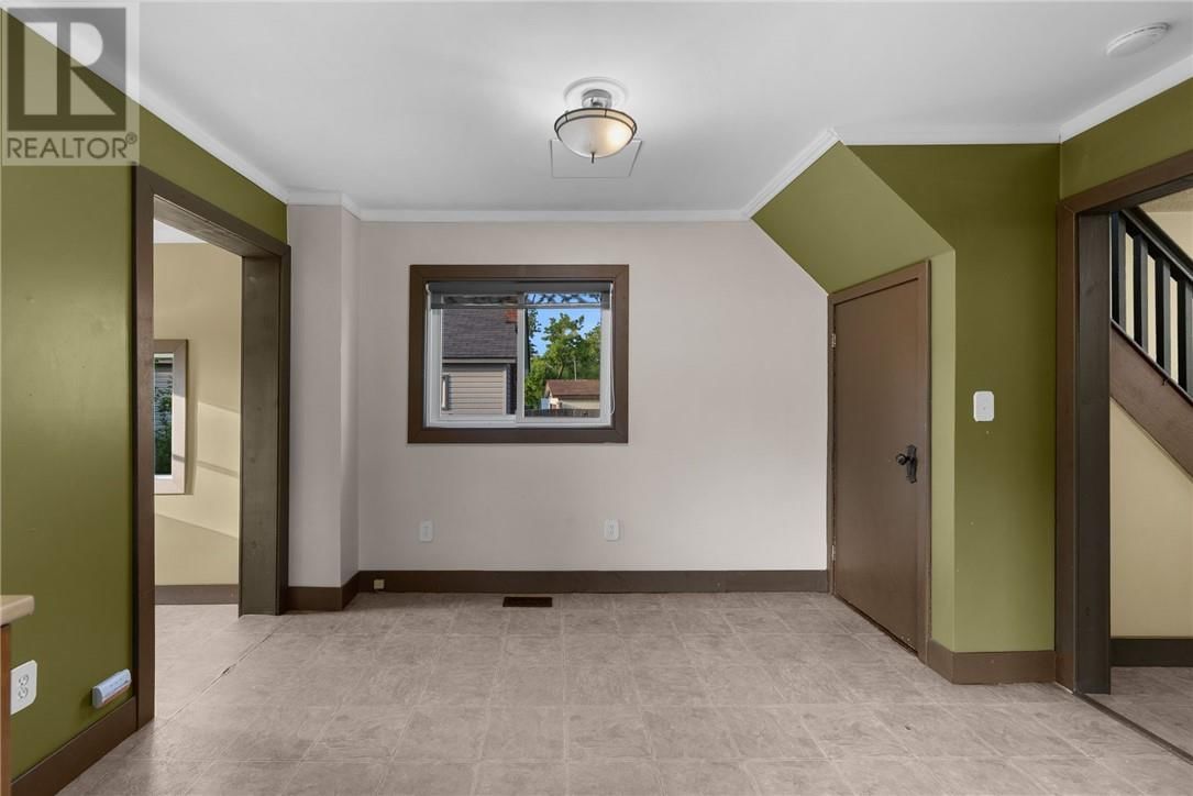 207 MOUNTAIN STREET Image 14