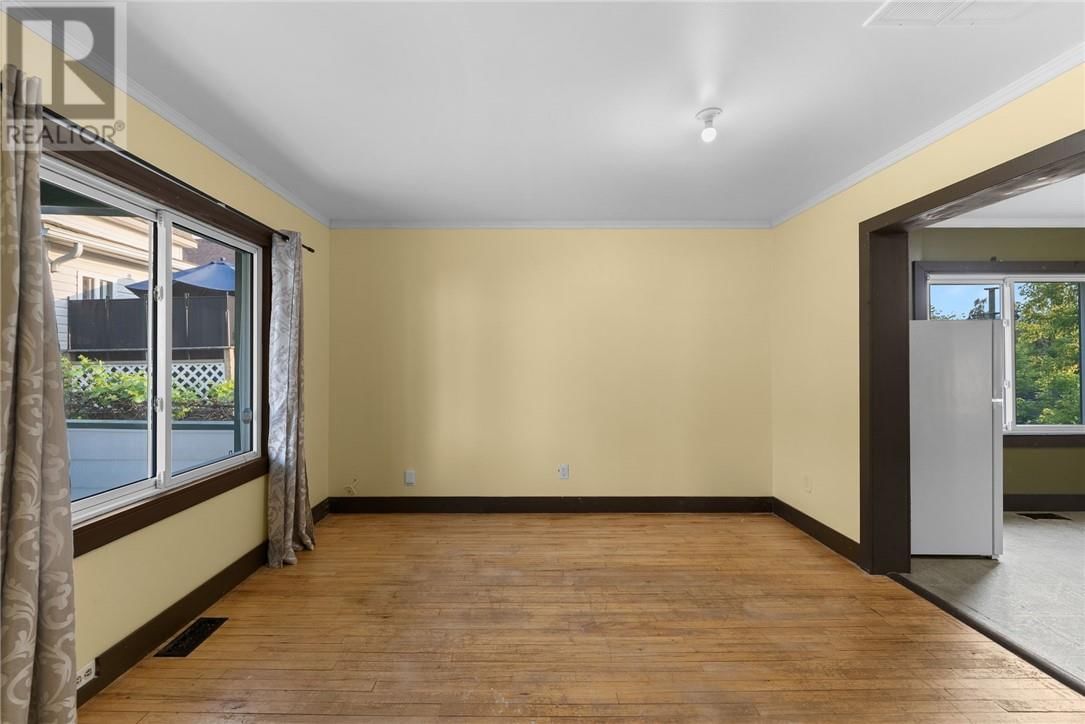 207 MOUNTAIN STREET Image 18