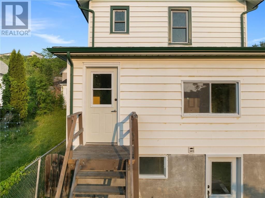 207 MOUNTAIN STREET Image 21