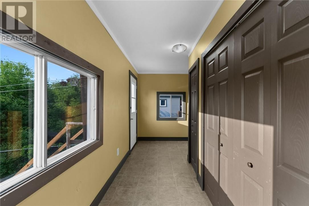 207 MOUNTAIN STREET Image 23
