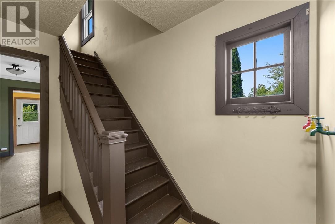 207 MOUNTAIN STREET Image 24