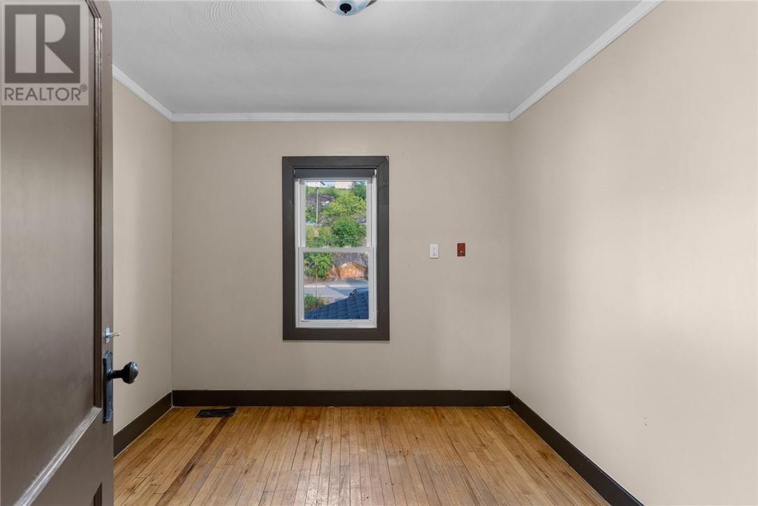 207 MOUNTAIN STREET Image 29