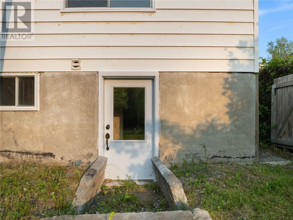 207 MOUNTAIN STREET Image 33
