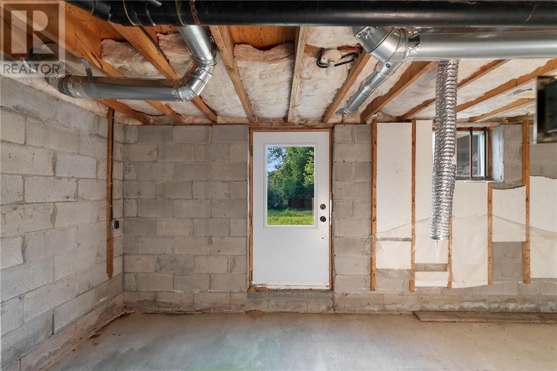 207 MOUNTAIN STREET Image 35