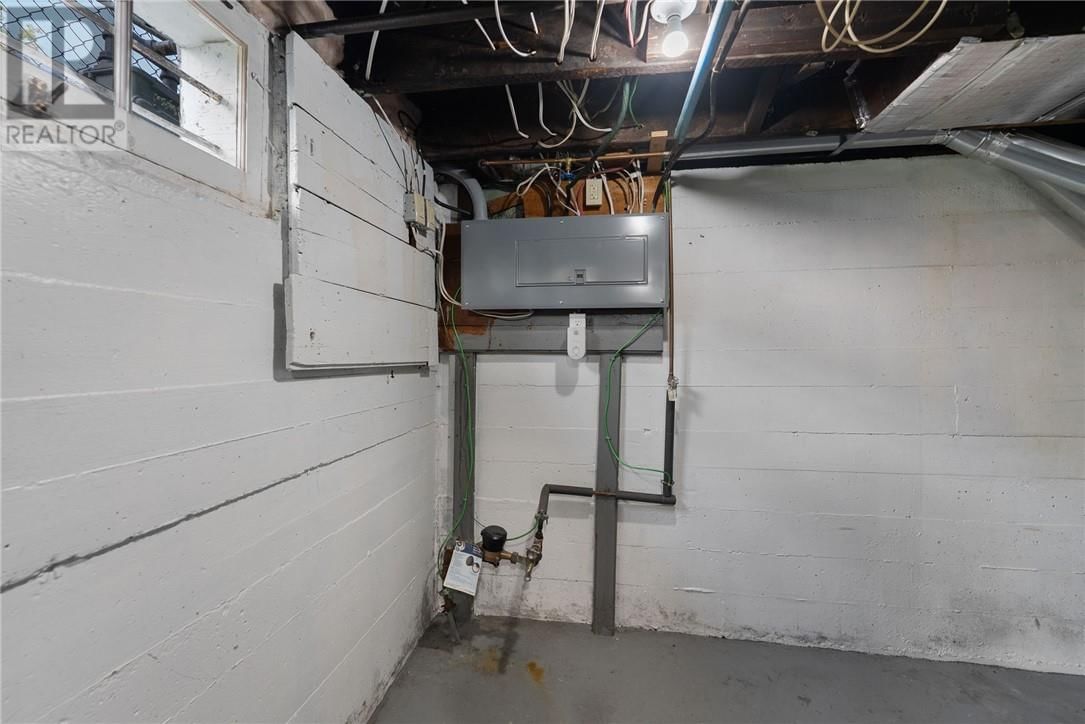 207 MOUNTAIN STREET Image 36