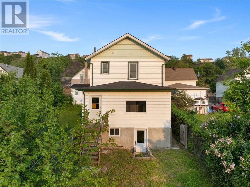207 MOUNTAIN STREET Image 40