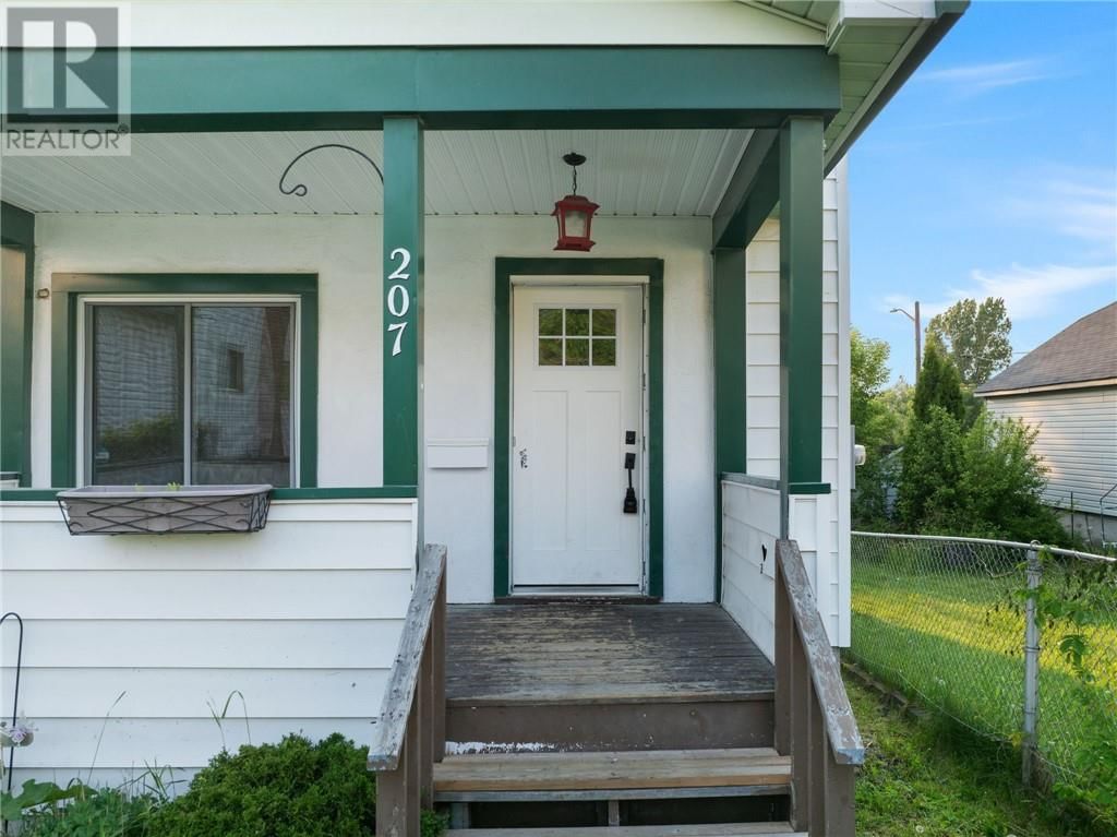 207 MOUNTAIN STREET Image 9