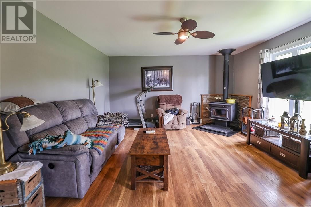 4302 HWY 6 Image 9