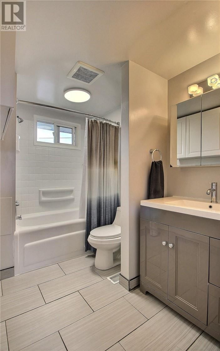 15 ELMHURST Image 15