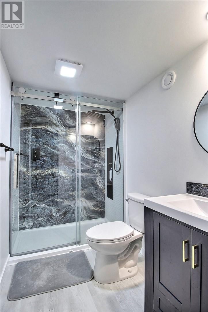 15 ELMHURST Image 19