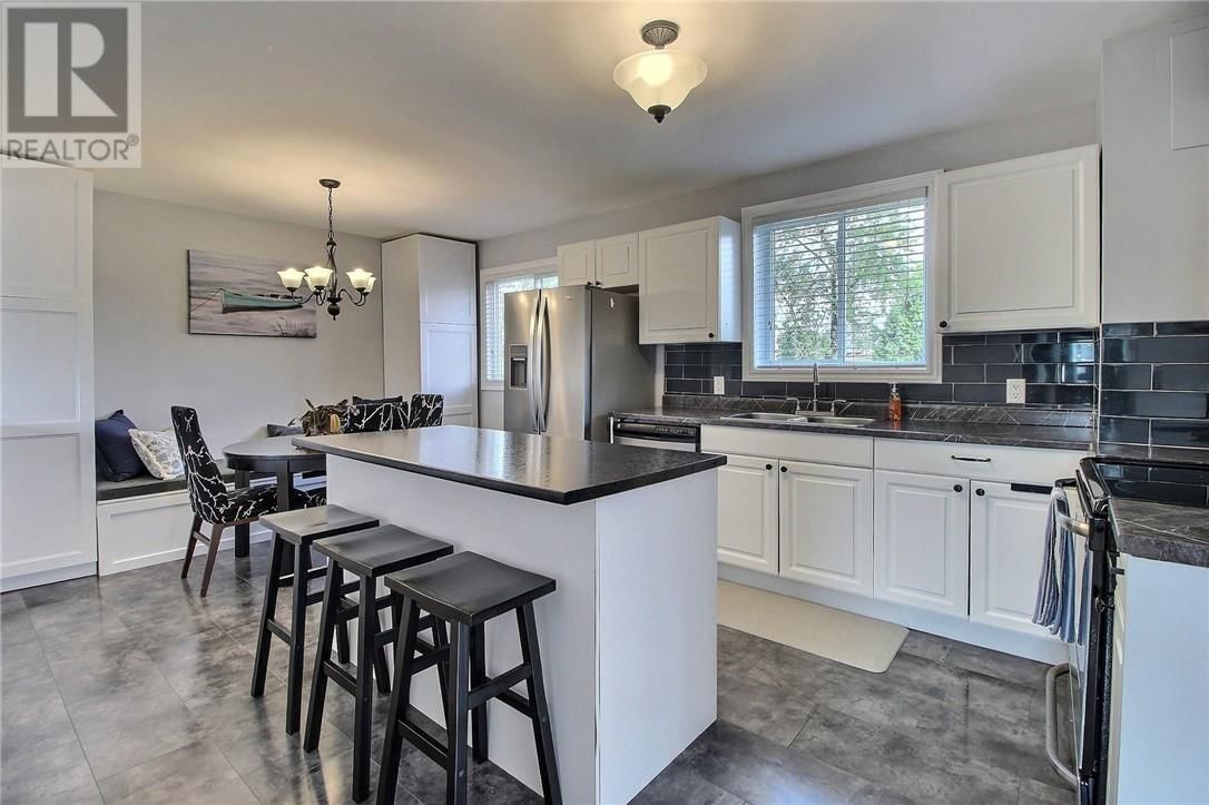 15 ELMHURST Image 2