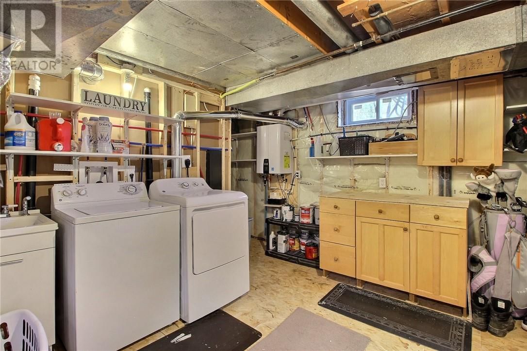 15 ELMHURST Image 20