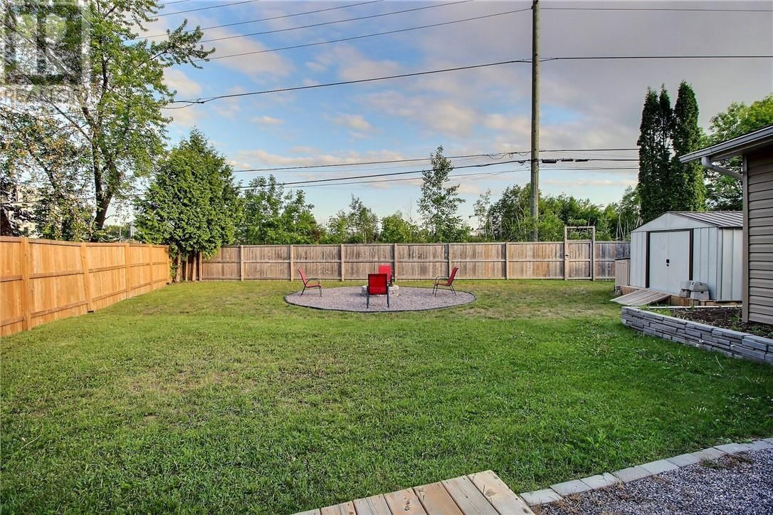 15 ELMHURST Image 21