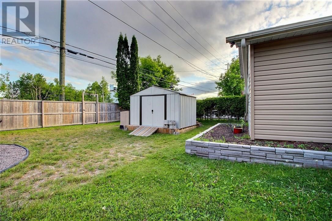 15 ELMHURST Image 22