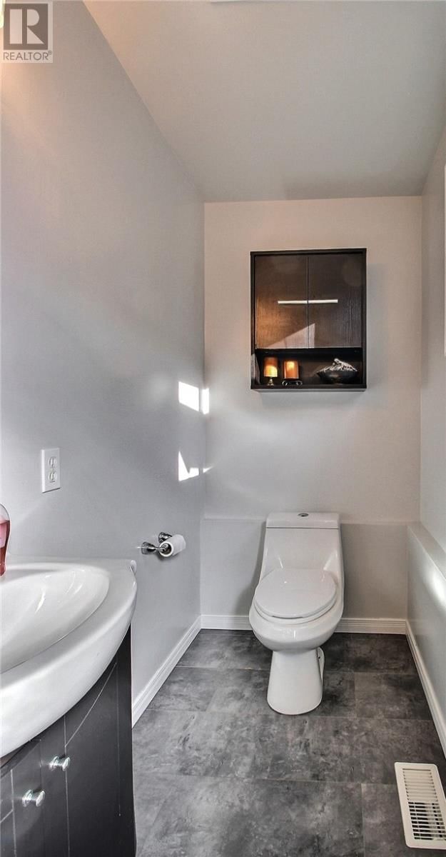 15 ELMHURST Image 6