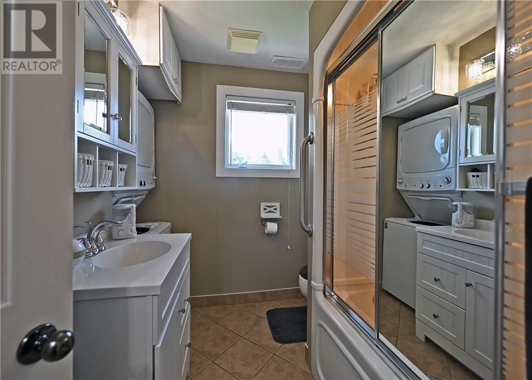 251 LAURETTE STREET Image 15