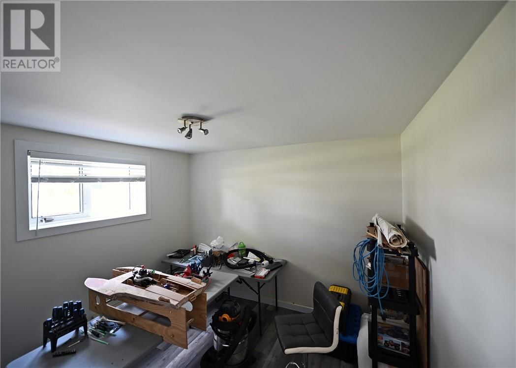 251 LAURETTE STREET Image 16