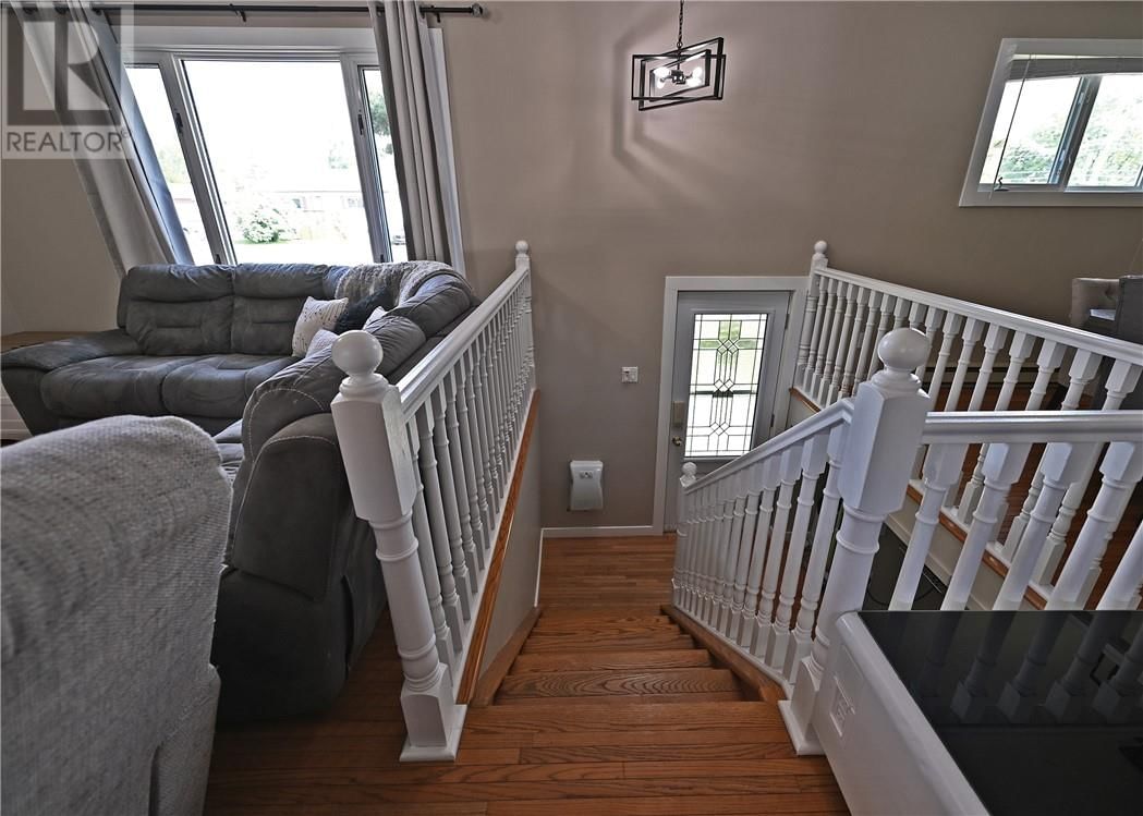 251 LAURETTE STREET Image 18
