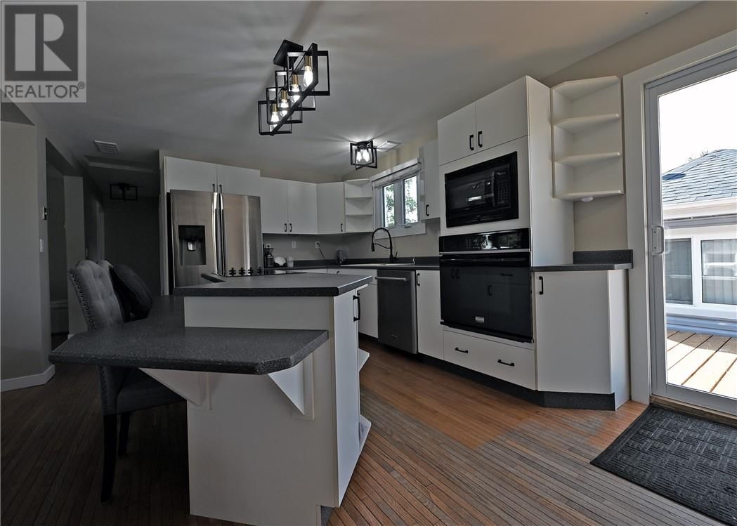 251 LAURETTE STREET Image 25