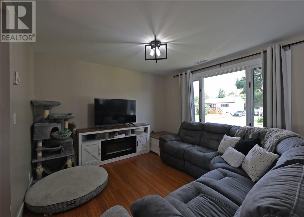 251 LAURETTE STREET Image 26
