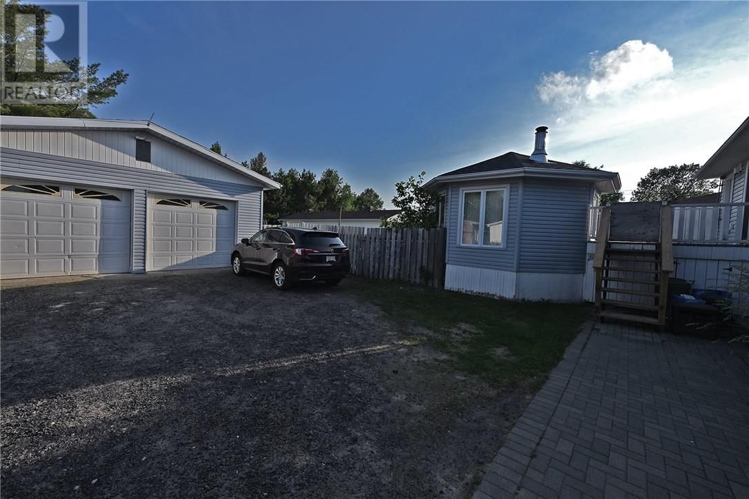 251 LAURETTE STREET Image 3