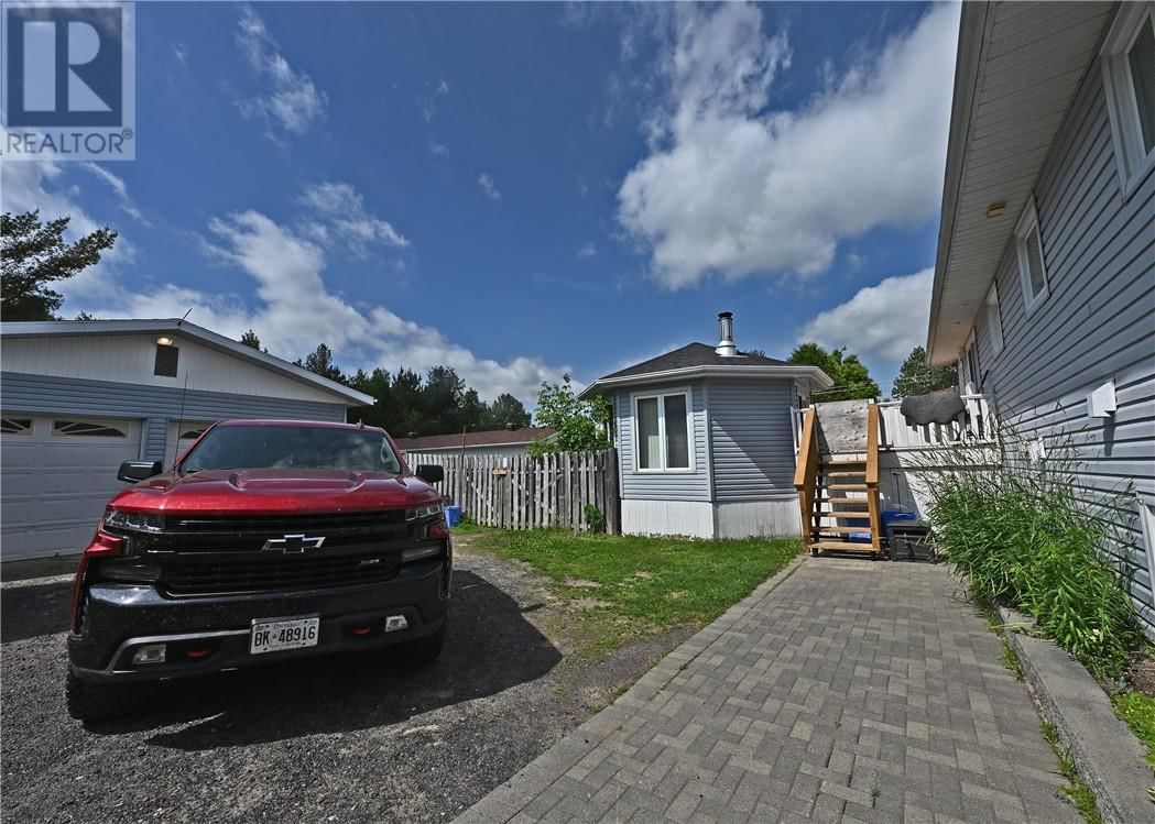 251 LAURETTE STREET Image 6