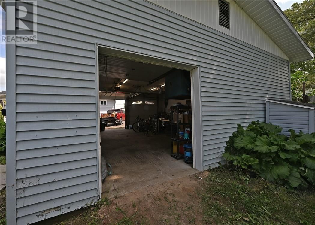 251 LAURETTE STREET Image 8