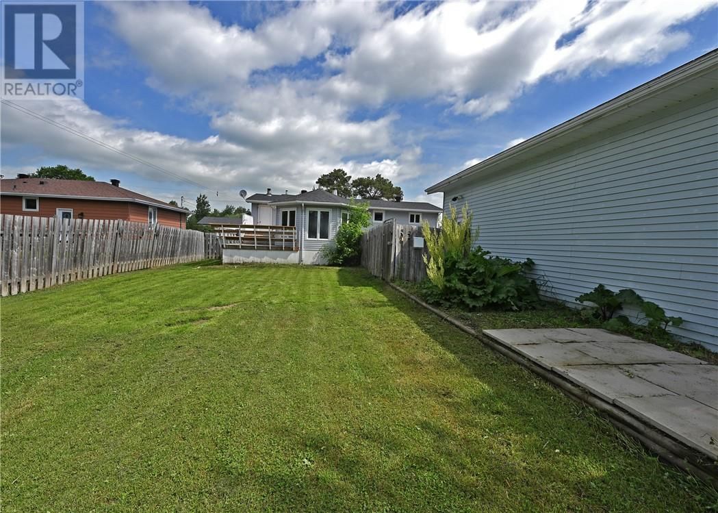 251 LAURETTE STREET Image 9
