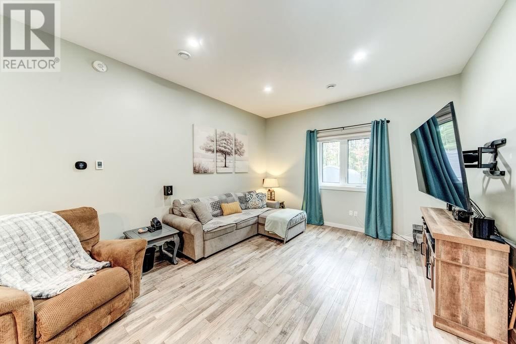 264 LAKEVIEW DRIVE Image 17