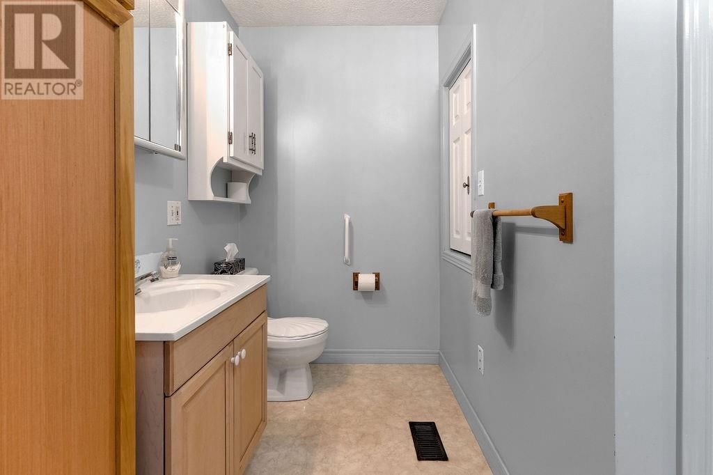 162 15TH SIDEROAD E Image 8