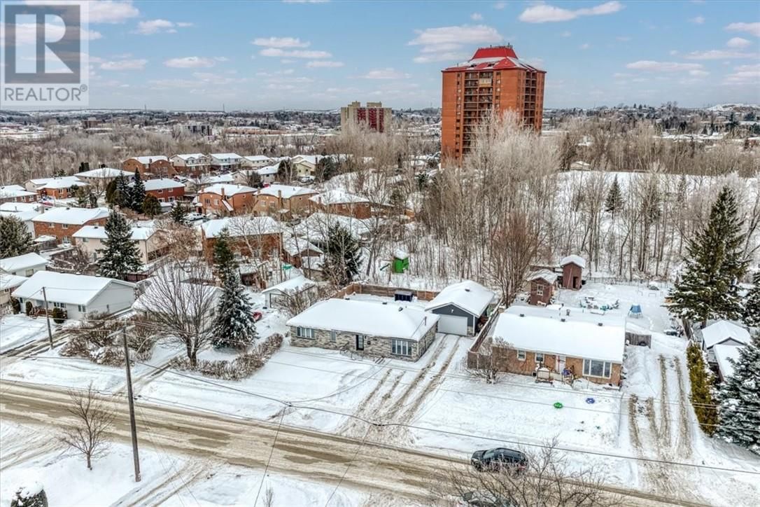 1004 DUBLIN STREET Image 34