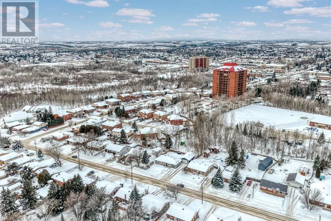 1004 DUBLIN STREET Image 35