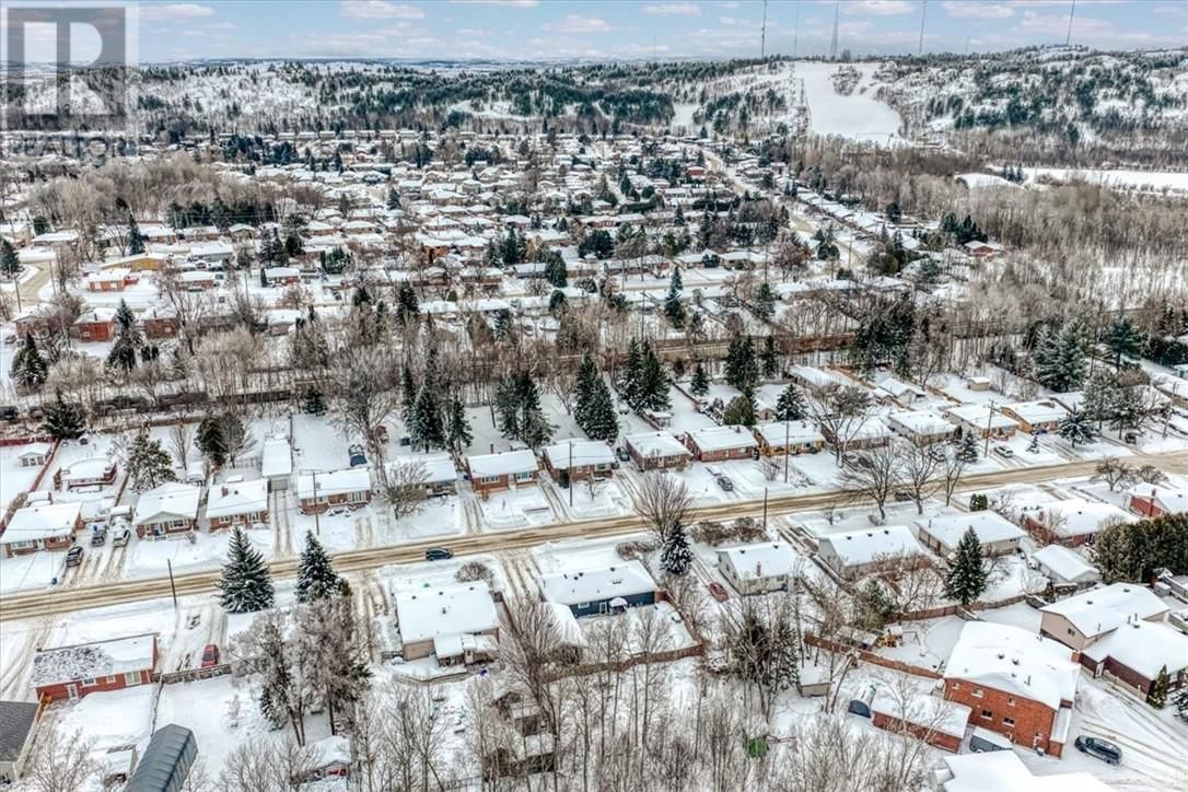 1004 DUBLIN STREET Image 37