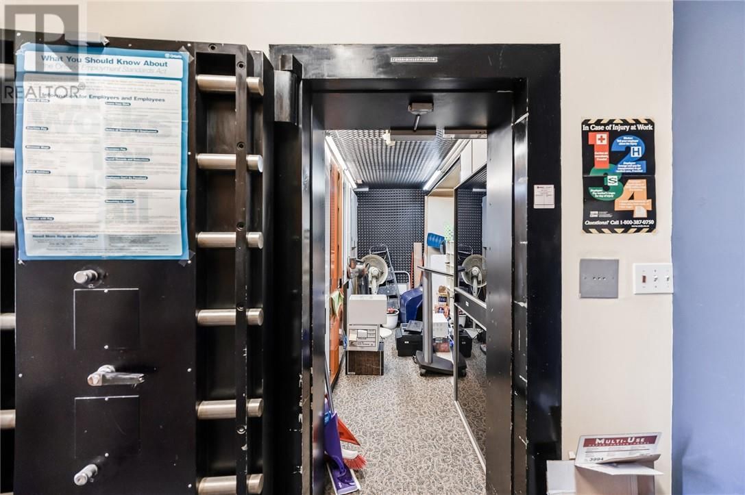 402 FROOD ROAD Image 30