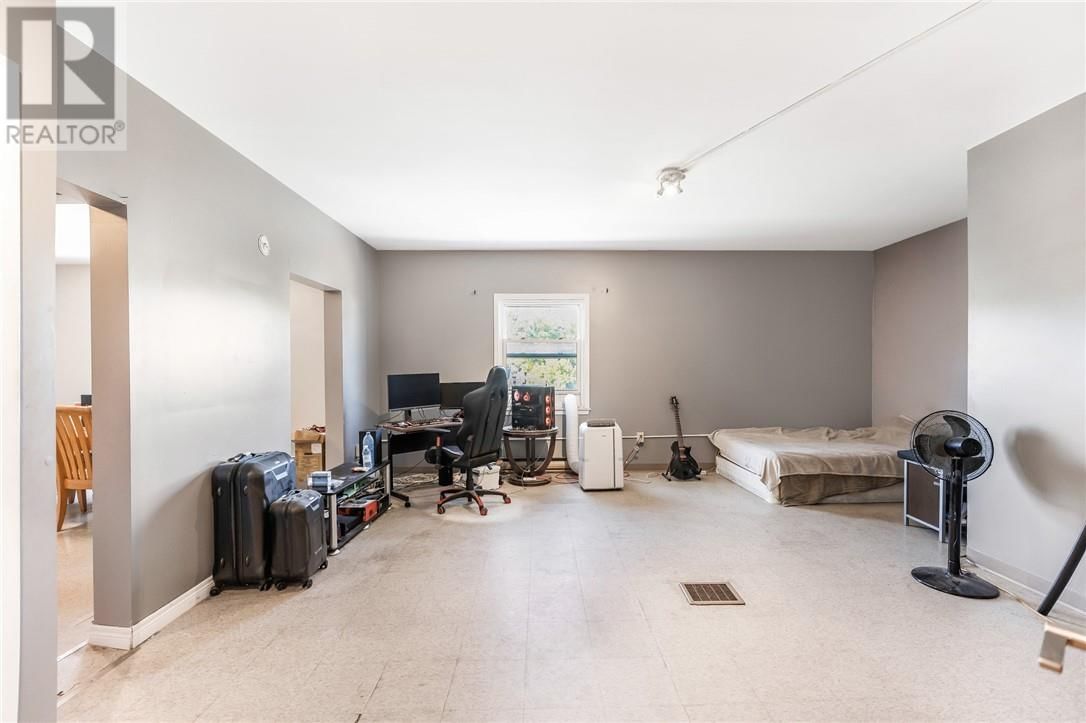 402 FROOD ROAD Image 44