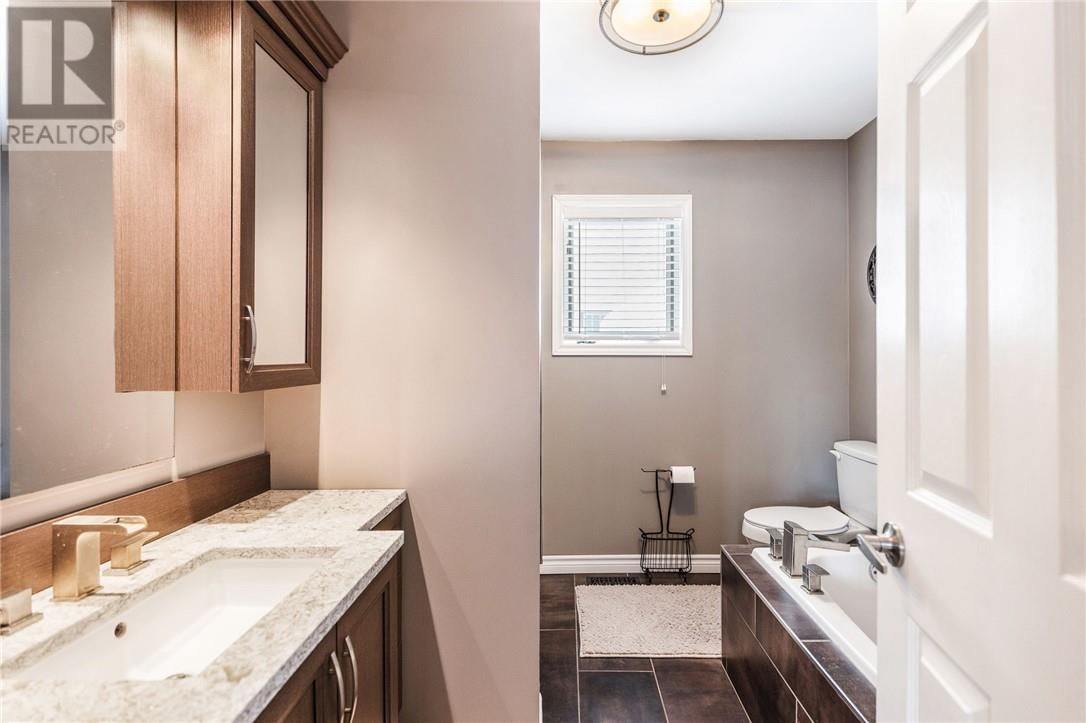 238 GOLD STREET Image 22