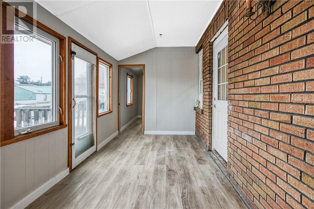 221 OAK STREET Image 11