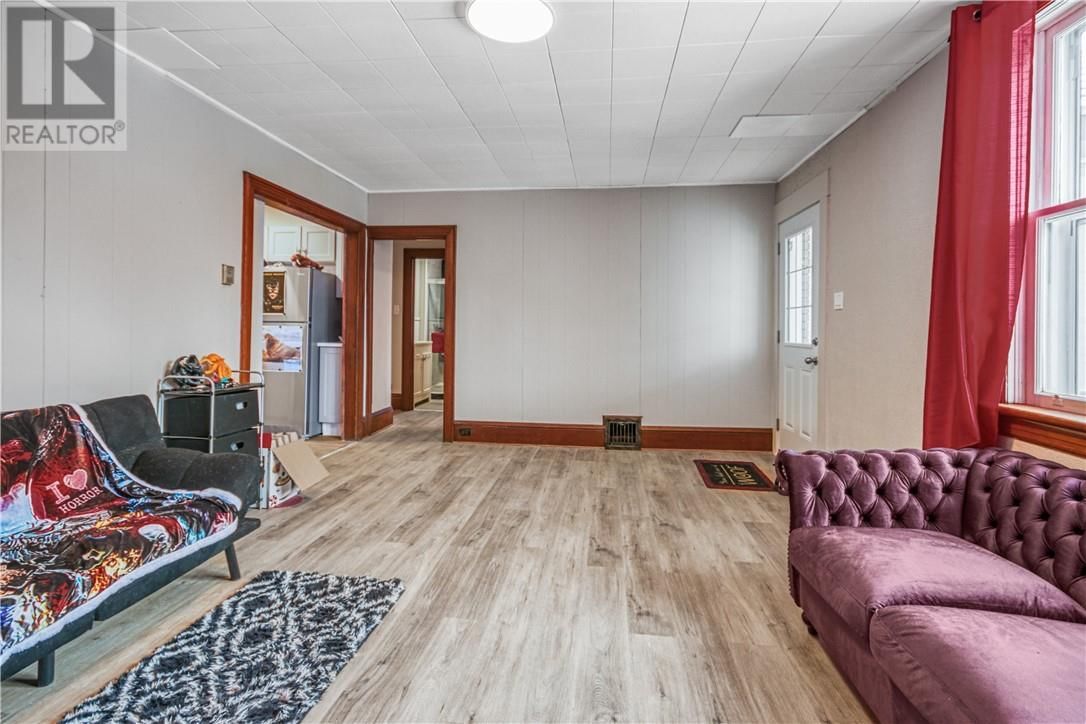 221 OAK STREET Image 15