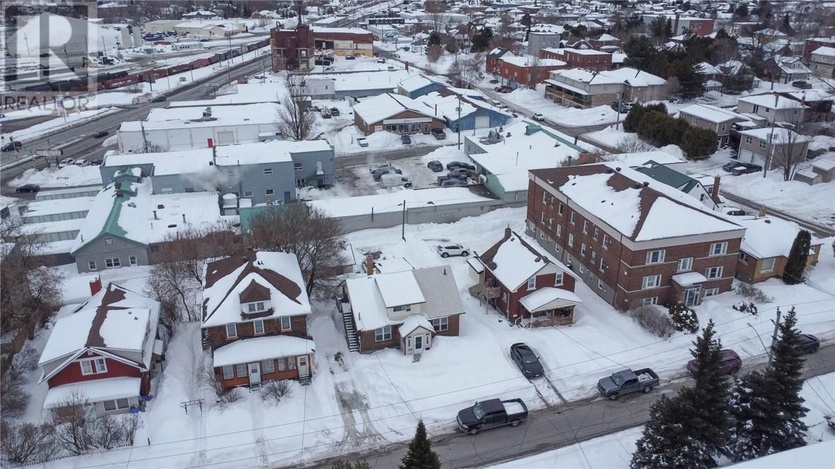 221 OAK STREET Image 27