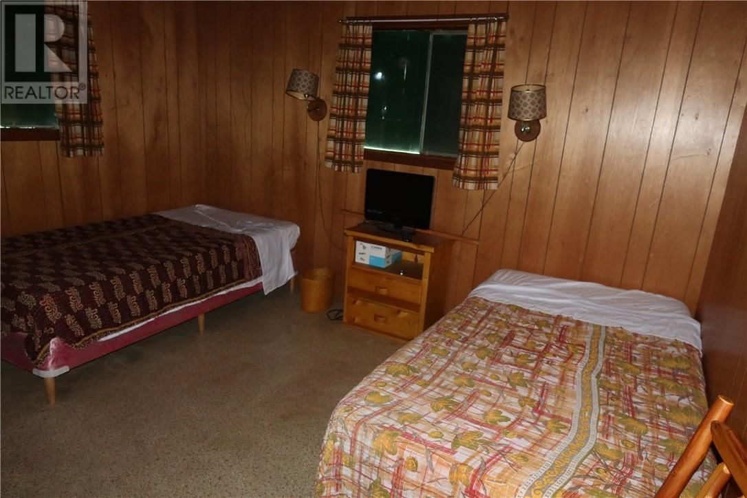 418 THREE NARROW LAKE Image 16