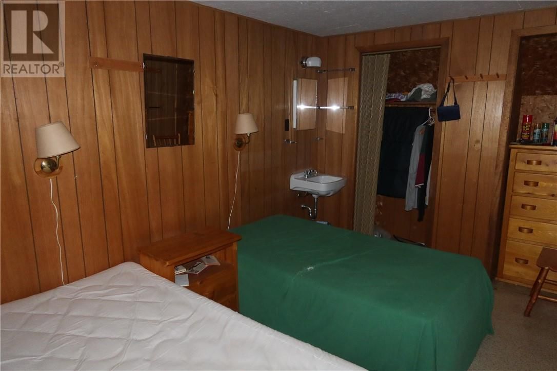 418 THREE NARROW LAKE Image 17