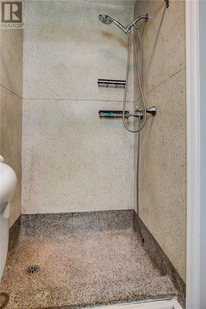 503 VICTORIA Image 31