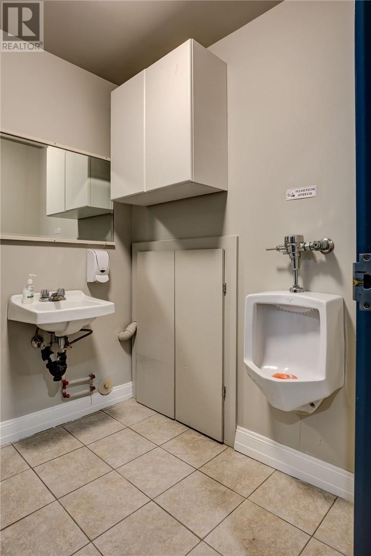 A - 125 MAGILL STREET Image 22