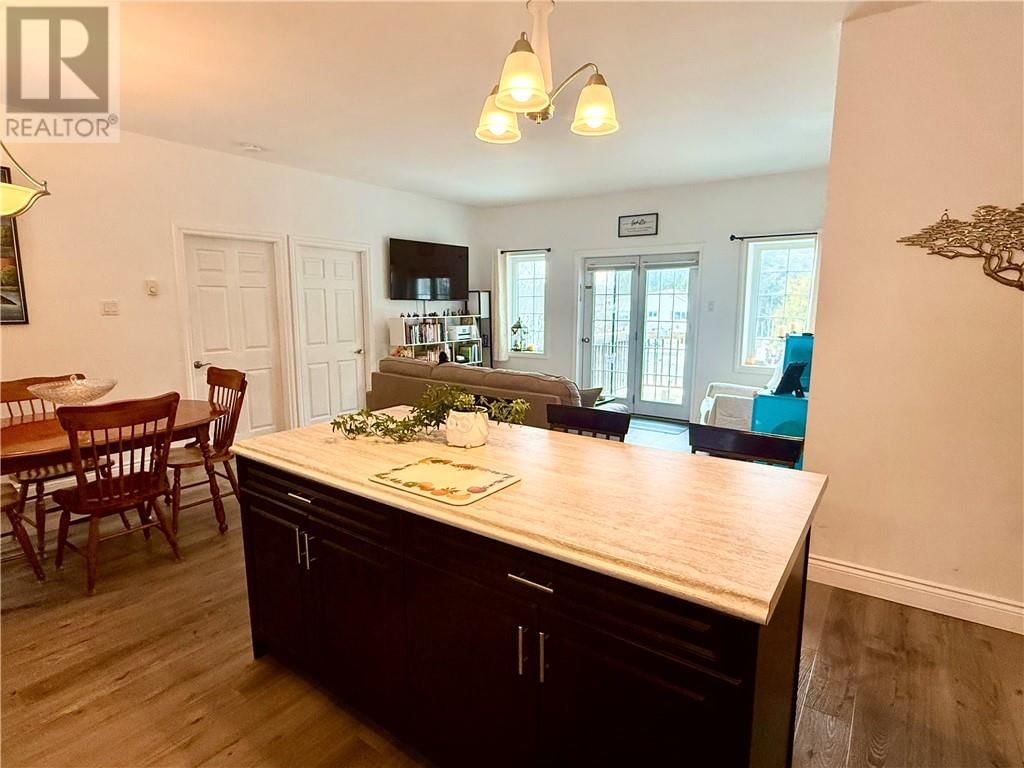 7 CONFEDERATION STREET Image 10