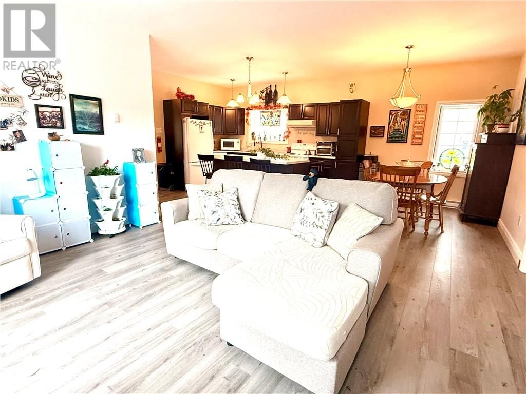 7 CONFEDERATION STREET Image 11